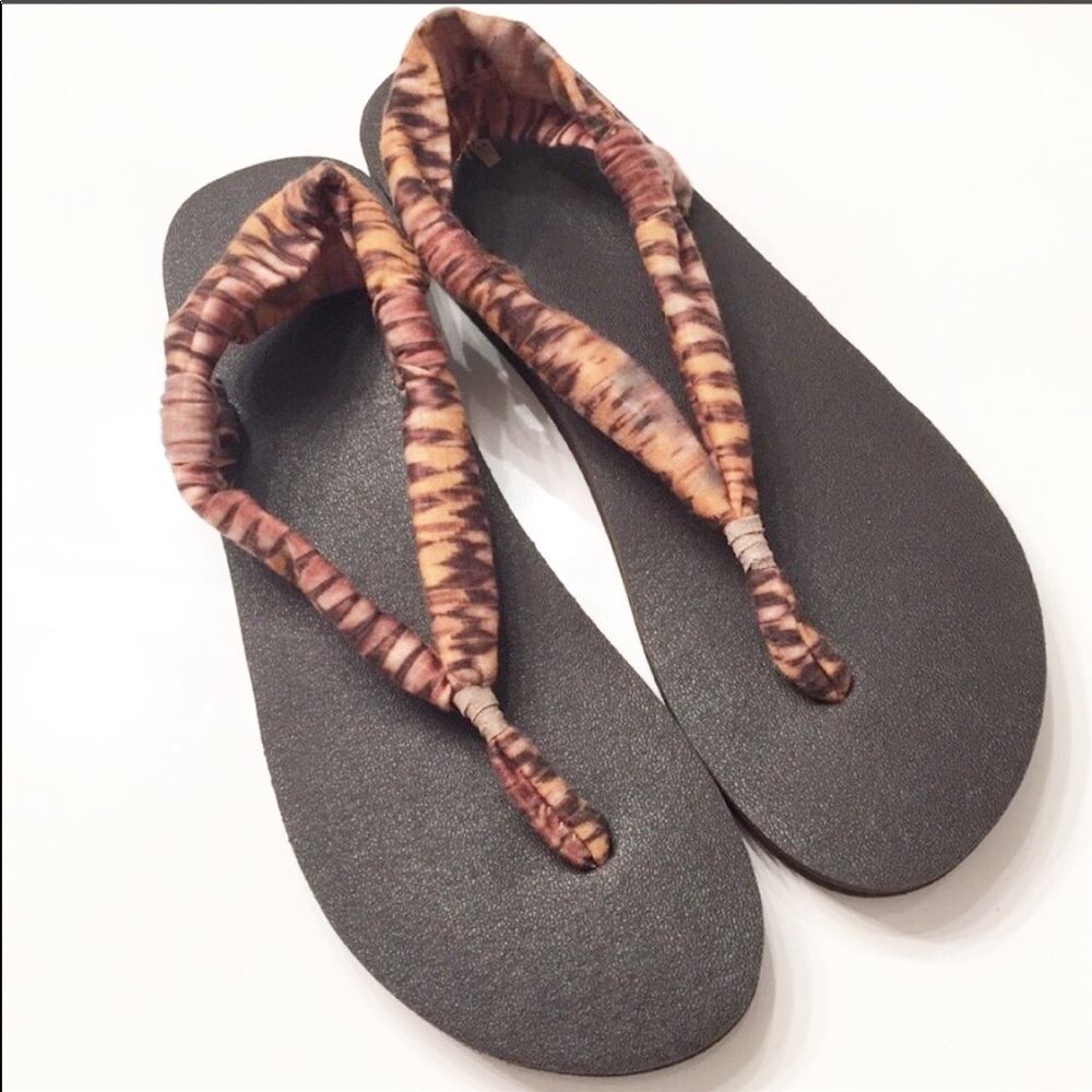 SANUK Tiger King 🐅🐯 tie dye sandals 10 EUC